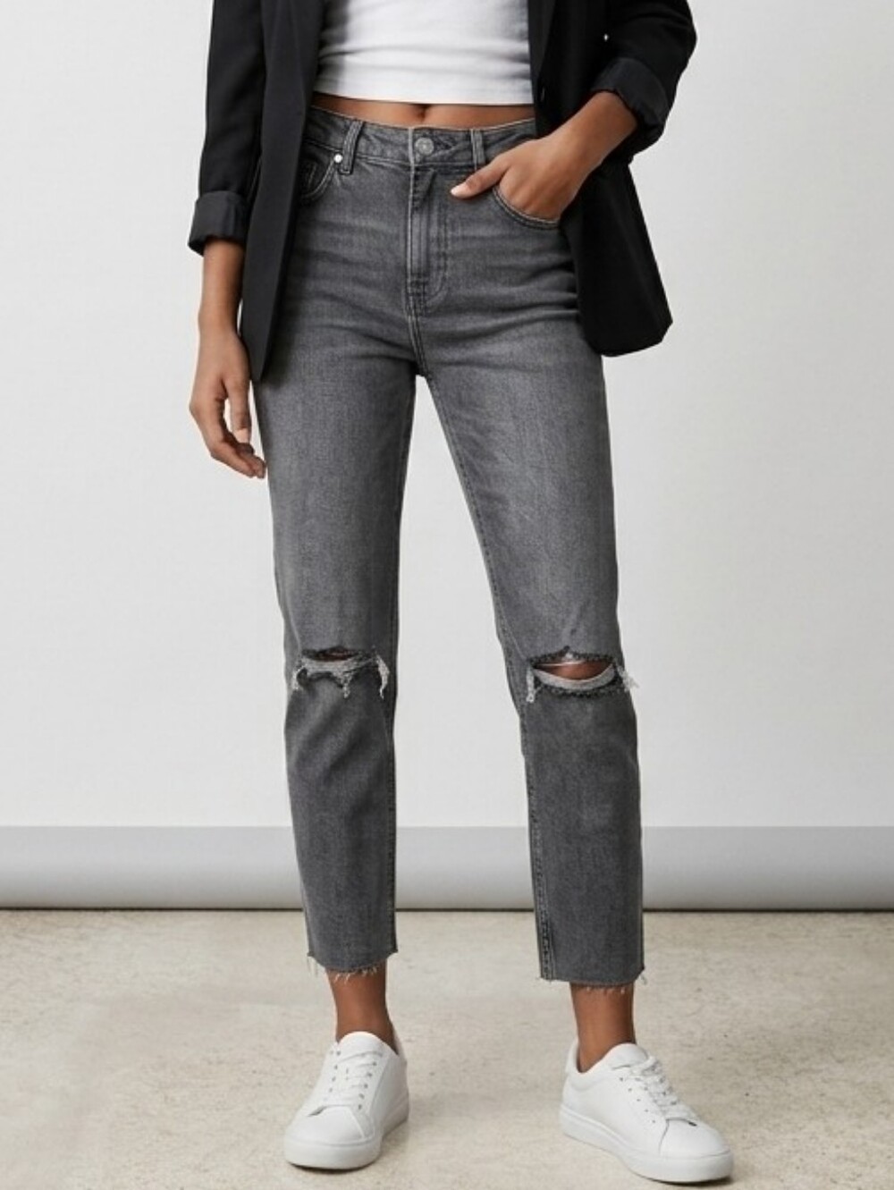 Zara Woman's Grey Slim Straight Jeans with Knee Rips Size 0